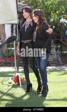 Shannen Doherty e Holly Marie pettini di promuovere le loro reality show al Grove a Hollywood con: Shannen Doherty, Holly Marie pettini dove: Los Angeles, California, Stati Uniti quando: 07 Gen 2015 Credit: WENN.com Foto Stock