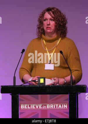 Nigel Farage MEP, leader dell'UKIP, indirizzi delegati all'UKIP conferenza di primavera presso i Giardini Invernali in Margate dotate: Harriet Yeo dove: Margate, Regno Unito quando: 27 Feb 2015 Credit: WENN.com Foto Stock