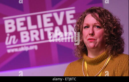 Nigel Farage MEP, leader dell'UKIP, indirizzi delegati all'UKIP conferenza di primavera presso i Giardini Invernali in Margate dotate: Harriet Yeo dove: Margate, Regno Unito quando: 27 Feb 2015 Credit: WENN.com Foto Stock