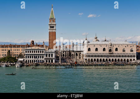 Piazza San Marco e il Palazzo dei Dogi di Venezia, Italia. Foto Stock