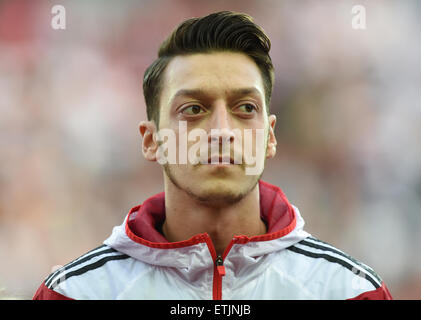 Faro, Portogallo. Xiii Giugno, 2015. La Germania Mesut Oezil prima di UEFA EURO 2016 qualifica del gruppo D partita di calcio Gibilterra vs. Germania nello Stadio Algarve Faro, Portogallo, 13 giugno 2015. Foto: Arne Dedert/dpa/Alamy Live News Foto Stock