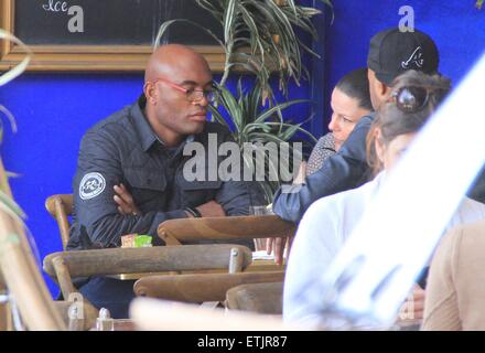 Ex UFC middleweight champion Anderson 'Il Ragno' Silva ha il pranzo con gli amici a Hollywood con: Anderson Silva dove: Los Angeles, California, Stati Uniti quando: 03 Mar 2015 Credit: WENN.com Foto Stock