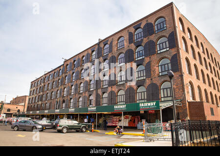 Red Hook, Brooklyn, New York City - 6 Giugno 2015: Landmark Fairway supermercato visto in Red Hook Brooklyn Foto Stock