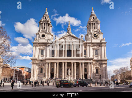 La facciata occidentale, la Cattedrale di St Paul, Londra. Foto Stock