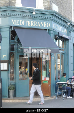 Annie Lennox e Mitchell Besser spotted fuori a pranzo al ristorante mediterraneo con vista: dove: Londra, Regno Unito quando: 07 Mar 2015 Credit: WENN.com Foto Stock