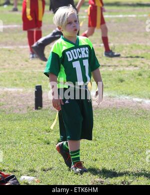Gwen Stefani è stato vedere tenendo i ragazzi per la partita di calcio al Parco Beaman in Studio City , CA, Sabato mattina . Dotate di Zuma Rossdale dove: Studio City, California, Stati Uniti quando: 07 Mar 2015 Credit: WENN.com Foto Stock