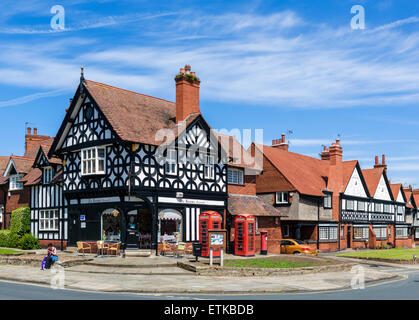 Tudor Rose sale da tè e case nel modello del villaggio di Port Sunlight, Wirral Peninsula, Merseyside England, Regno Unito Foto Stock