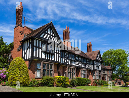 Case sul Park Road nel modello del villaggio di Port Sunlight, Wirral Peninsula, Merseyside England, Regno Unito Foto Stock