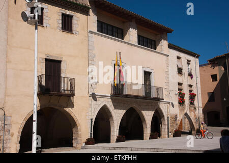 Piazza Principale. Il municipio. In Spagna, in Catalogna, provincia di Girona, Alt Empordà, Peralada. Foto Stock