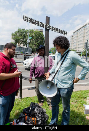 Predicatori cristiani di fare proselitismo su strada pubblica - Washington DC, Stati Uniti d'America Foto Stock