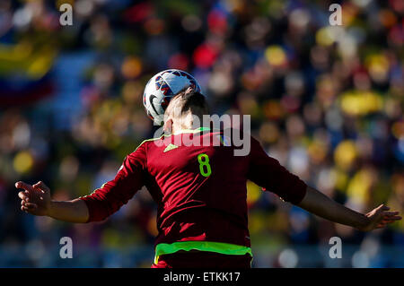 Rancagua, Cile. 14 Giugno, 2015. Venezuela del Tomas Rincon salta per la sfera durante un gruppo C match tra Colombia e Venezuela in Copa America 2015 a Rancagua, Cile, 14 giugno 2015. Il Venezuela ha vinto 1-0. Credito: COLPRENSA/Xinhua/Alamy Live News Foto Stock