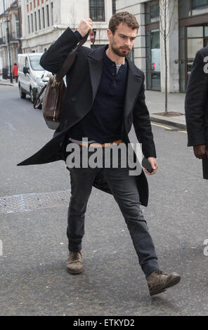 Celebrità a BBC Radio 1 dotate di: Theo James dove: Londra, Regno Unito quando: 11 Mar 2015 Credit: Mario Mitsis/WENN.com Foto Stock