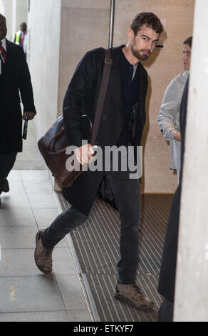 Celebrità a BBC Radio 1 dotate di: Theo James dove: Londra, Regno Unito quando: 11 Mar 2015 Credit: Mario Mitsis/WENN.com Foto Stock