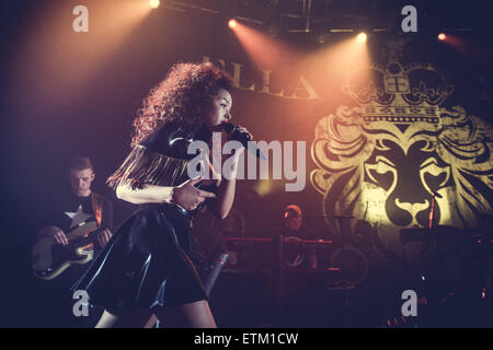 Ella Eyre performing live sul palco del roundhouse dotate: Ella Eyre dove: Londra, Regno Unito quando: 11 Mar 2015 Credit: Carsten Windhorst/WENN.com Foto Stock