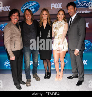 American Idol XlV finalisti parte dotata di: (L-R) proprietario/American Idol mentor Scott Borchetta, cantanti Keith Urban, Jennifer Lopez e Harry Connick Jr dove: Los Angeles, California, Stati Uniti quando: 12 Mar 2015 Credit: Daniel Tanner/WENN.com Foto Stock