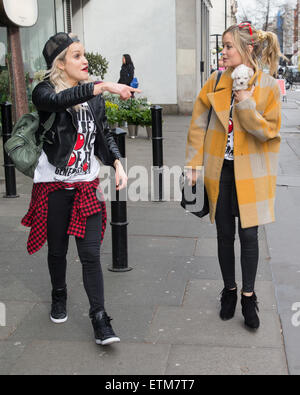 Celebrità a BBC Studios di aiuto Dermot O'Leary maratona della danza per il sollievo comico con: Laura Whitmore, Ashley Roberts dove: Londra, Regno Unito quando: 13 Mar 2015 Credit: Mario Mitsis/WENN.com Foto Stock