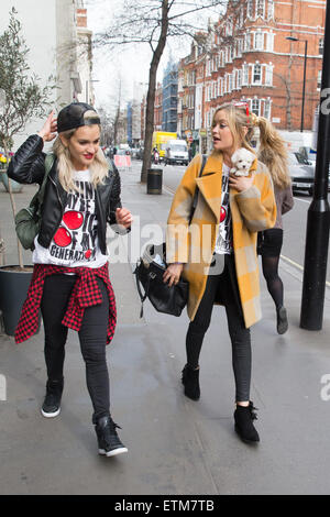 Celebrità a BBC Studios di aiuto Dermot O'Leary maratona della danza per il sollievo comico con: Laura Whitmore, Ashley Roberts dove: Londra, Regno Unito quando: 13 Mar 2015 Credit: Mario Mitsis/WENN.com Foto Stock