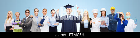 Felice corso di laurea con diploma su professionisti Foto Stock