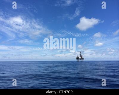 Offshore piattaforma jackup in mare Foto Stock