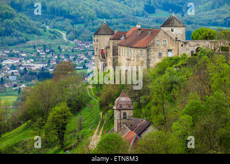 Serata di primavera presso il Château de Belvoir, Franche-Comté, Francia. Foto Stock