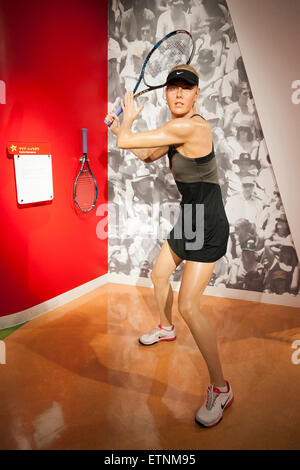 Una cera la figura di Maria Sharapova, giocatore di tennis in mostra presso il Museo di Madame Tussauds di Tokyo museo della cera in Odaiba, presso Tokyo, 15 giugno 2015. Il famoso British wax museum ''Madame Tussauds'' ha aperto la sua quattordicesima filiale permanente a Tokyo nel 2013 e mostre internazionali e celebrità locali, gli sportivi e i politici. Nuove aggiunte alla collezione includono figure di cera giapponese di figura skater Yuzuru Hanyu e l'attore Benedetto Cumberbatch. La cera la figura di Benedetto Cumberbatch saranno esposti fino a giugno 30th. (Foto di Rodrigo Reyes Marin/AFLO) Foto Stock