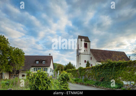 Mattina di primavera nel villaggio di Ziefen, Svizzera. Foto Stock