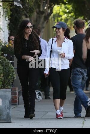 Jessica Lowndes lasciando Alfred Coffee & Cucina con un amico dotato di: Jessica Lowndes dove: Los Angeles, California, Stati Uniti quando: 19 Mar 2015 Credit: Michael Wright/WENN.com Foto Stock