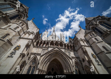 Londra, Regno Unito. Il 15 giugno, 2015. Royal Courts of Justice di Londra Credito: Guy Corbishley/Alamy Live News Foto Stock