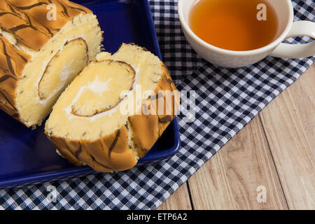 La vaniglia in Marmo torta rotolo Foto Stock