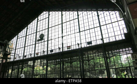 Nyugati Palyaudva stazione ferroviaria occidentale Budapest Ungheria Foto Stock