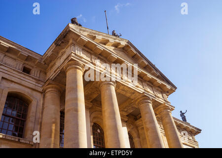 Un edificio di pietra arenaria in Oxford presi in estate. Foto Stock