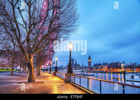 Londra - Aprile 5: panoramica di Londra con la Coca Cola Occhio di Londra il 5 aprile 2015 a Londra, Regno Unito. Foto Stock