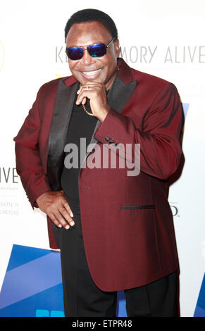 Las Vegas, Nevada, USA. 14 Giugno, 2015. Musicista George Benson assiste il mantenere viva la memoria del XIX annuale di ''Potenza di amore " gala del giugno 13, 2015 a MGM Grand Arena di Las Vegas, Nevada © Marcel Thomas/ZUMA filo/Alamy Live News Foto Stock