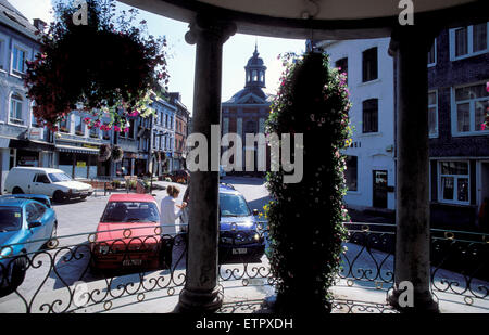 BEL, Belgio, Eastbelgium, Malmedy, vista dal padiglione musicale presso la Place du Pont Neuf alla cappella della risurrezione. B Foto Stock