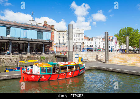 Bristol spartiacque, centro cascata e la barca turistica centro città di Bristol Bristol Avon England Regno Unito GB EU Europe Foto Stock