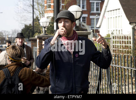 Una protesta è andata in scena al di fuori di Barnet County Court contro lo sfratto dei residenti in modo dolci station wagon, Whetstone dove: Londra, Regno Unito quando: 23 Mar 2015 Credit: Seb/WENN.com Foto Stock