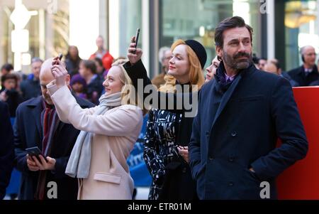 AMC presenta una speciale installazione artistica al 1271 Avenue of the Americas, il Time & Life Building Plaza, nella celebrazione della mitica serie, "Mad Uomini." caratterizzando: Jon Hamm dove: la città di New York, New York, Stati Uniti quando: 23 Mar 2015 Credit: Alberto Reyes/WENN.com Foto Stock