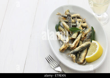 Deep alici fritte, boquerones fritos, acciughe fritte Foto Stock