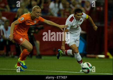 Montreal, Canada. Il 15 giugno, 2015. Christine Sinclair (12) del Canada con la palla durante il FIFA Womens World Cup di gruppo e corrispondenza tra il Canada e i Paesi Bassi allo Stadio Olimpico di Montreal, in Canada il 15 giugno 2015. Credito: Cal Sport Media/Alamy Live News Foto Stock
