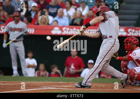 Anaheim, California, USA. Il 15 giugno, 2015. Arizona Diamondbacks primo baseman Paolo Goldschmidt #44 raddoppia nel gioco tra l'Arizona Diamondbacks e Los Angeles gli angeli di Anaheim, Angel Stadium di Anaheim, CA, Credito: Cal Sport Media/Alamy Live News Foto Stock