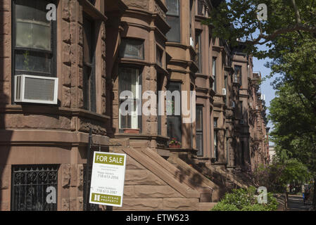 Case di arenaria a vendere per 2 milioni di dollari e fino a Park Slope, Brooklyn, New York. Foto Stock