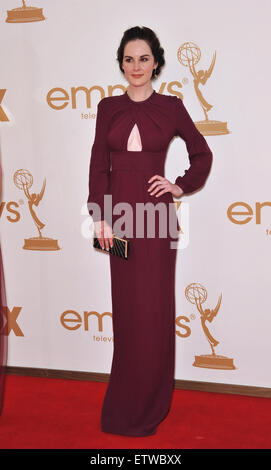 LOS ANGELES, CA - 18 settembre 2011: Cavendish Abbey star Michelle Dockery arrivando al 2011 Primetime Emmy Awards presso il Nokia Theatre di Los Angeles Vivere nel centro di Los Angeles. Foto Stock