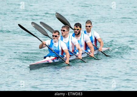 Mingachevir, Azerbaigian. 16 Giugno, 2015. La squadra ceca (L-R) Daniel Havel, Lukas Trefil, Josef Dostal e Jan Sterba compete in canoa Sprint - Uomini Kayak quattro (K4) 1000m finale al Baku 2015 1° Giochi Europei di Mingachevir, Azerbaigian, 16 giugno 2015. Credito: David Tanecek/CTK foto/Alamy Live News Foto Stock