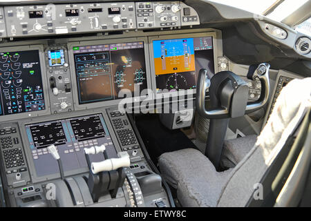 Il cockpit, Dreamliner Boeing B 787-900, All Nippon Airways, Aeroporto di Monaco di Baviera Franz Josef Strauß, Erding, Monaco di Baviera, Baviera superiore Foto Stock