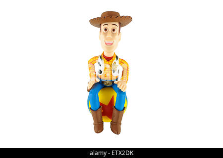 Bangkok, Tailandia - Febbraio 08, 2015: sceriffo Woody giocattolo sul red star ball un carattere fictional in Toy Story franchising. Questo Foto Stock