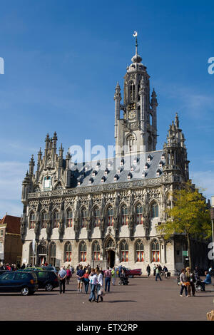 L'Europa, Paesi Bassi Zeeland, Middelburg sulla penisola di Walcheren, il municipio gotico presso la piazza del mercato. Europa, Niederla Foto Stock