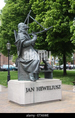 Danzica Danzica, Polonia. statua di Jan Heweliusz. Foto Stock