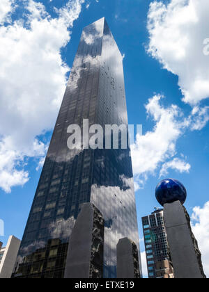 Mondo Trump Tower e la speranza di scultura, NYC Foto Stock