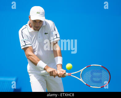 Londra, Regno Unito. Il 15 giugno, 2015. Queens Aegon campionato di tennis. Roberto Bautista Agut (ESP) in azione durante la sua prima partita contro il suo connazionale Fernando Verdasco. Credito: Azione Sport Plus/Alamy Live News Foto Stock