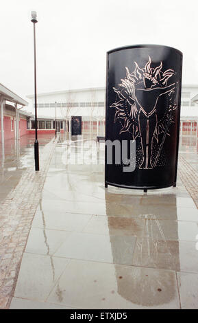 Le sculture della dea greca di Ceres e Afrodite, che sono in mostra presso il centro di Nettuno, Berwick colline nuovo complesso, Middlesbrough, 17 aprile 1998. Foto Stock